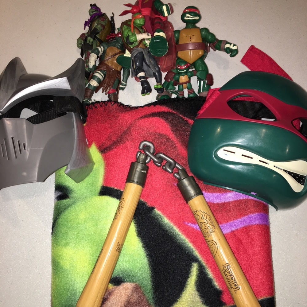 Teenage Mutant Ninja Turtles Blanket with toys